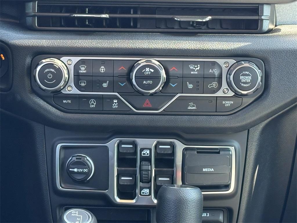 new 2025 Jeep Gladiator car, priced at $42,192