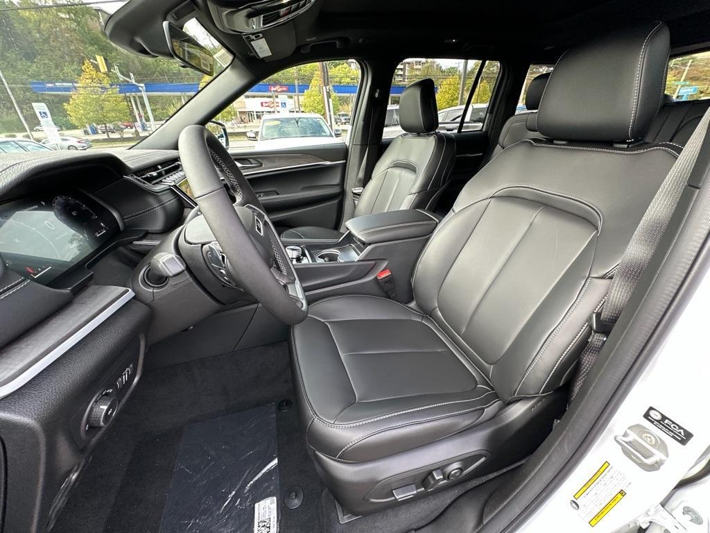 new 2025 Jeep Grand Cherokee car, priced at $46,898