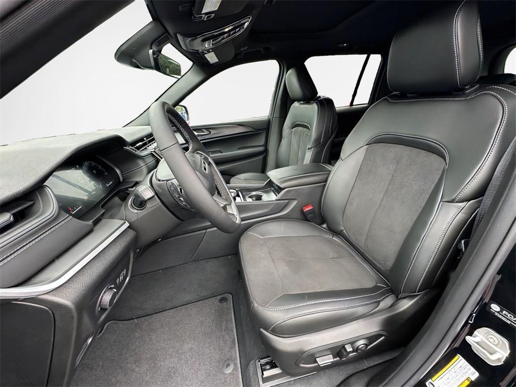 new 2025 Jeep Grand Cherokee car, priced at $40,086