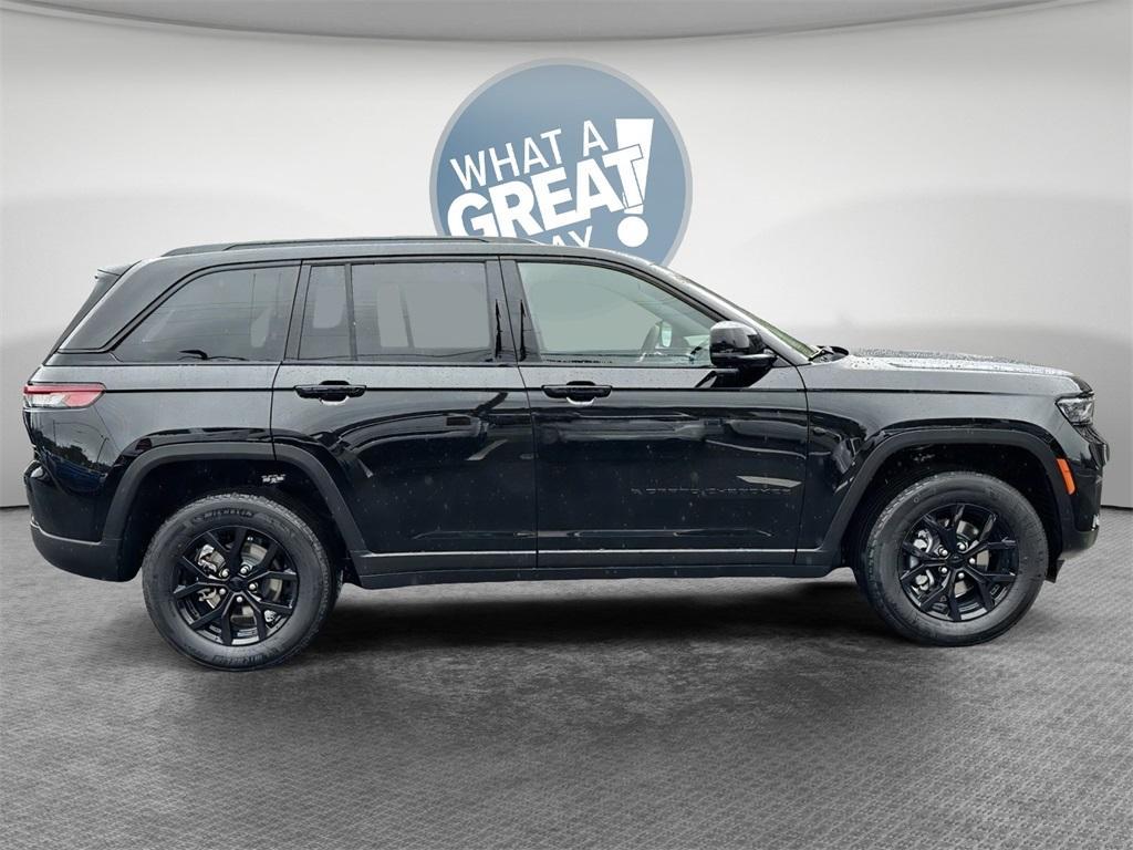 new 2025 Jeep Grand Cherokee car, priced at $40,086