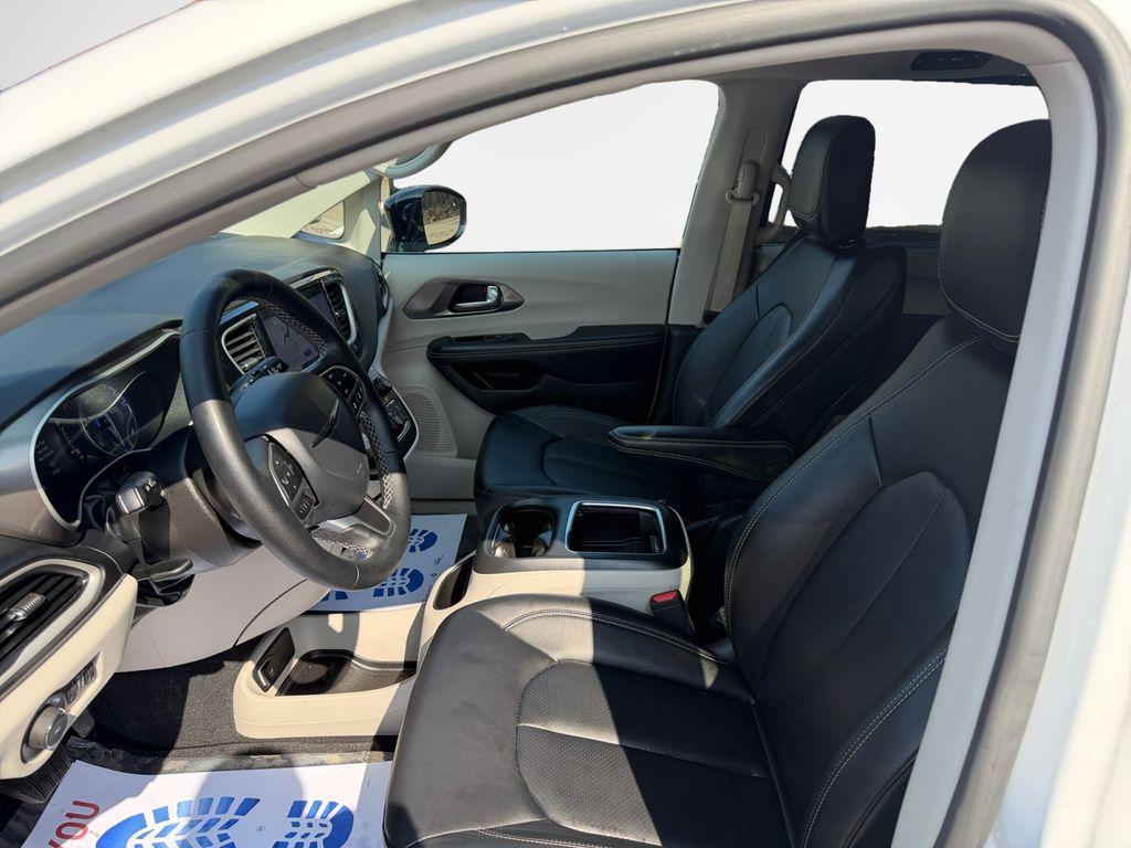 used 2024 Chrysler Pacifica car, priced at $26,569