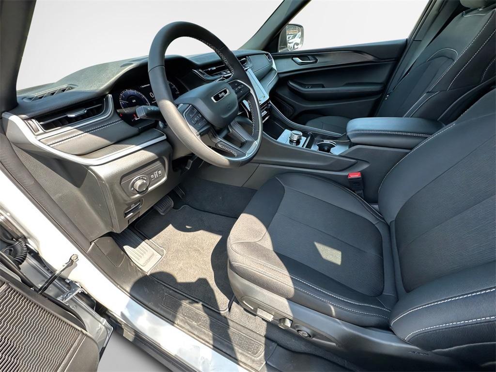 new 2025 Jeep Grand Cherokee car, priced at $39,207