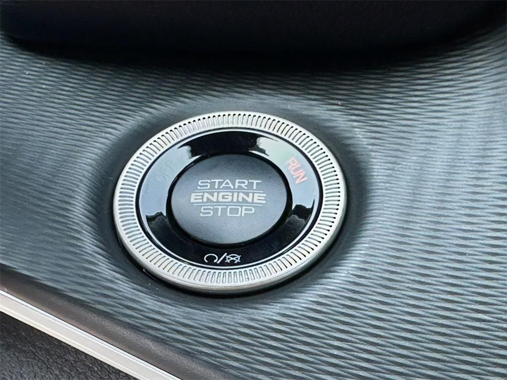 new 2025 Jeep Grand Cherokee car, priced at $39,207