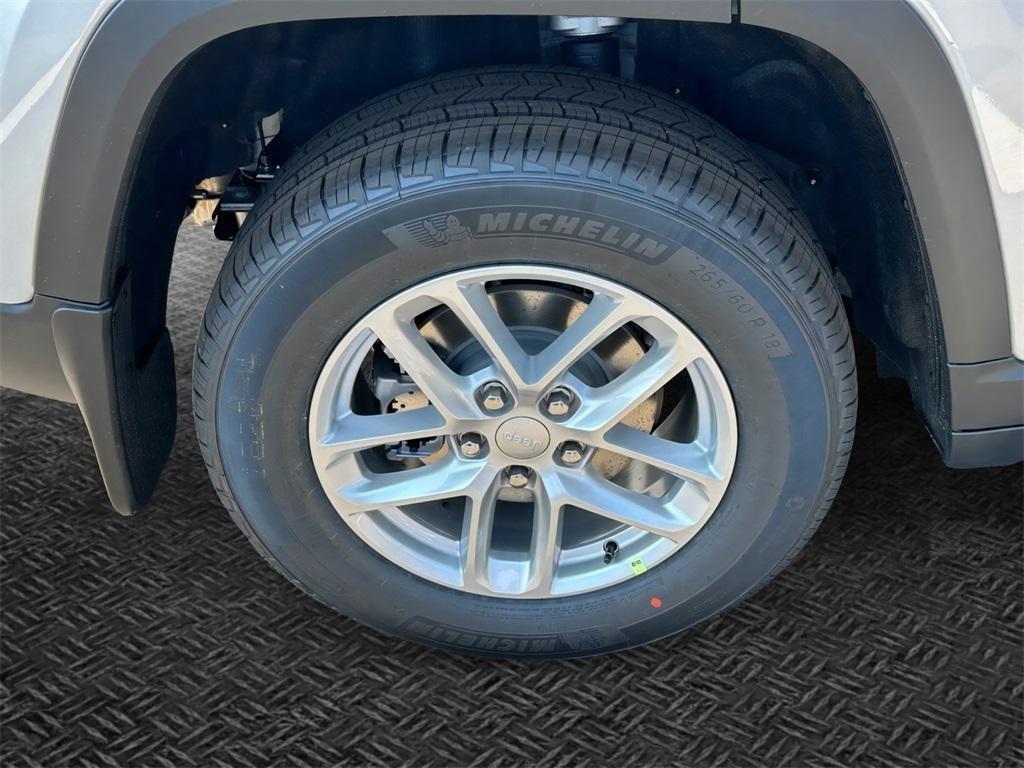 new 2025 Jeep Grand Cherokee car, priced at $39,207