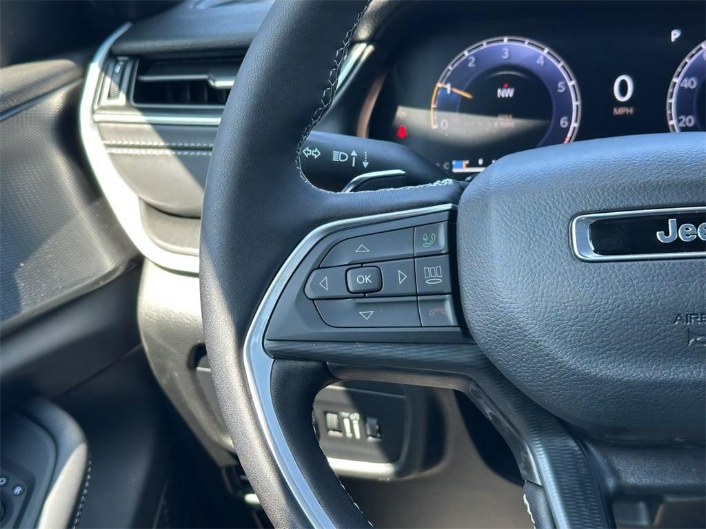 new 2025 Jeep Grand Cherokee car, priced at $39,207