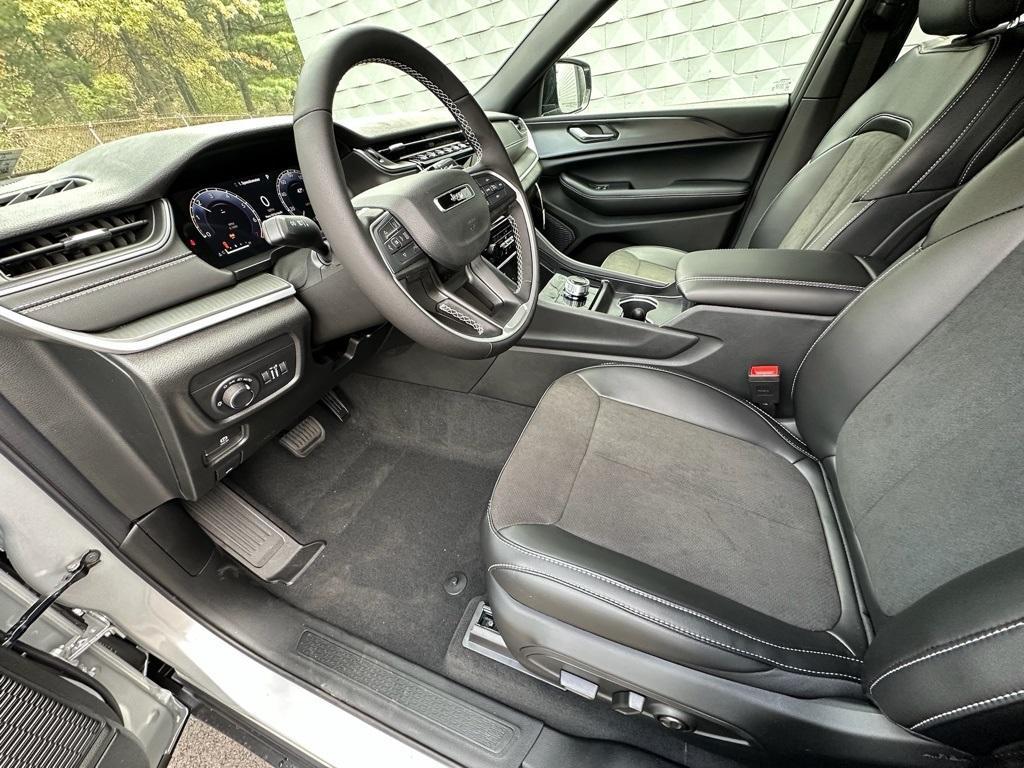 new 2025 Jeep Grand Cherokee L car, priced at $41,499