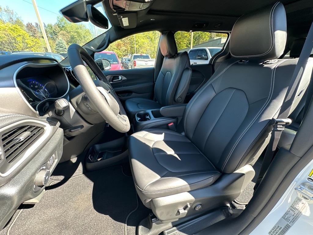 new 2026 Chrysler Pacifica car, priced at $44,021
