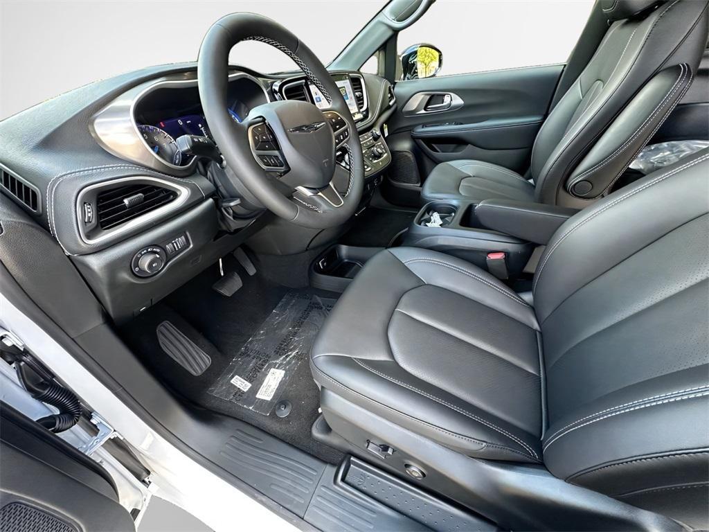 new 2026 Chrysler Pacifica car, priced at $39,796