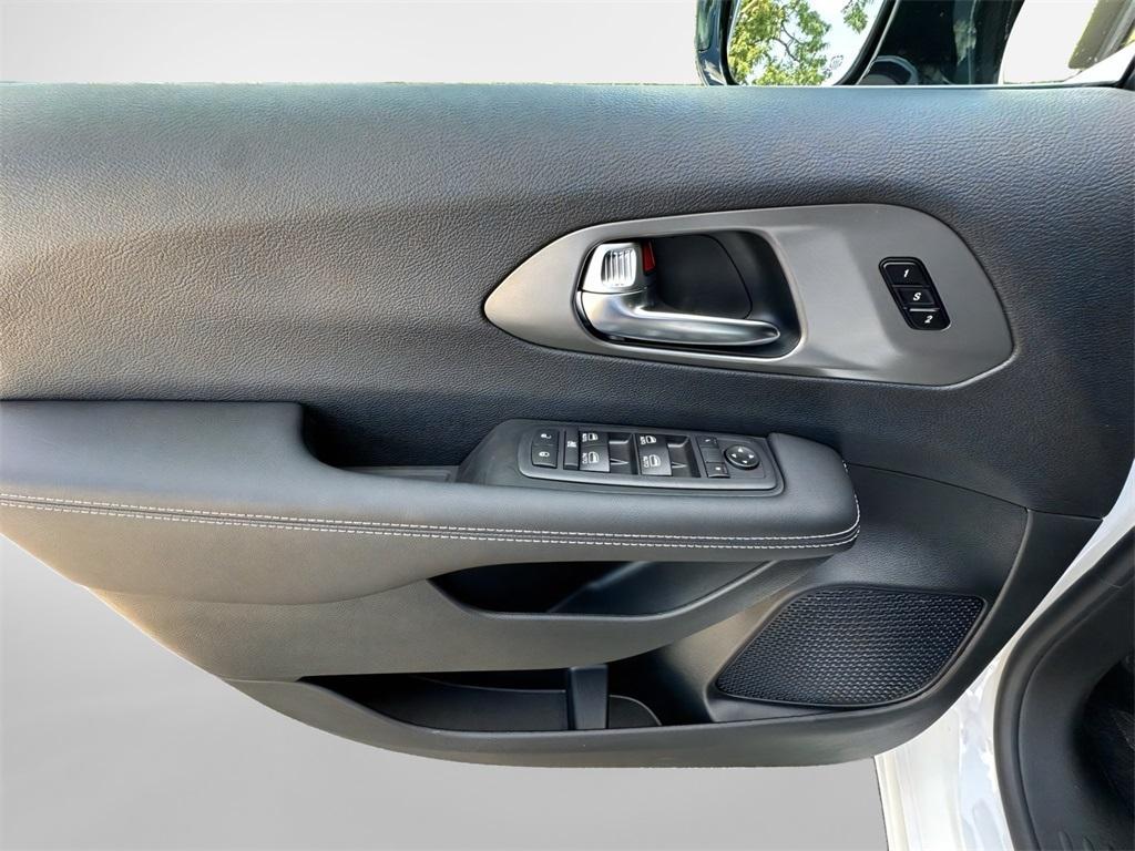 new 2026 Chrysler Pacifica car, priced at $39,796