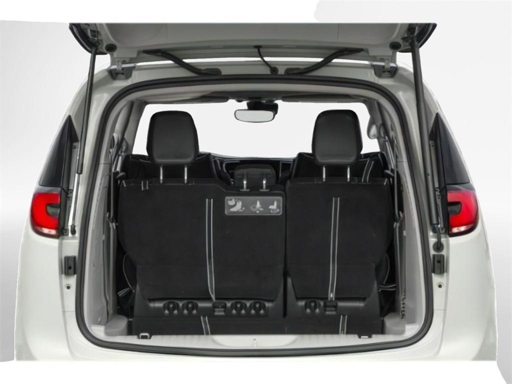 new 2023 Chrysler Pacifica Hybrid car