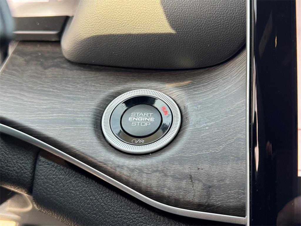 new 2025 Jeep Grand Cherokee car, priced at $43,527