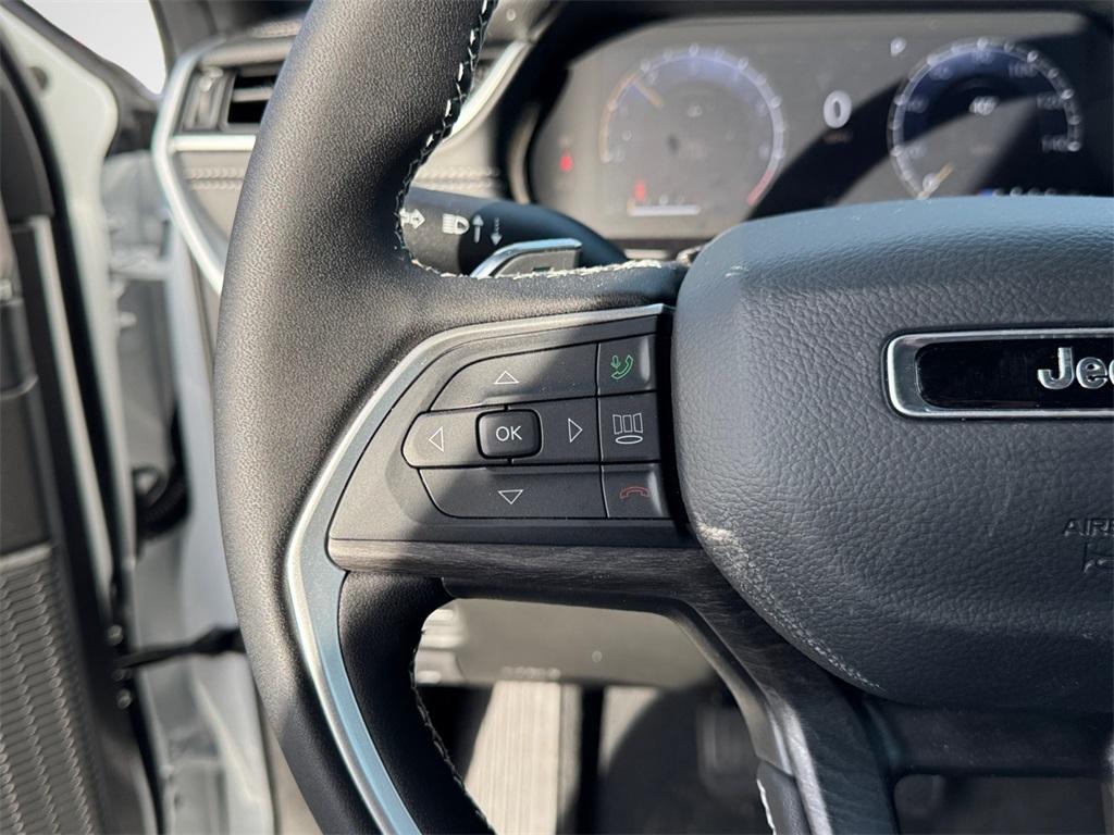 new 2025 Jeep Grand Cherokee car, priced at $43,527