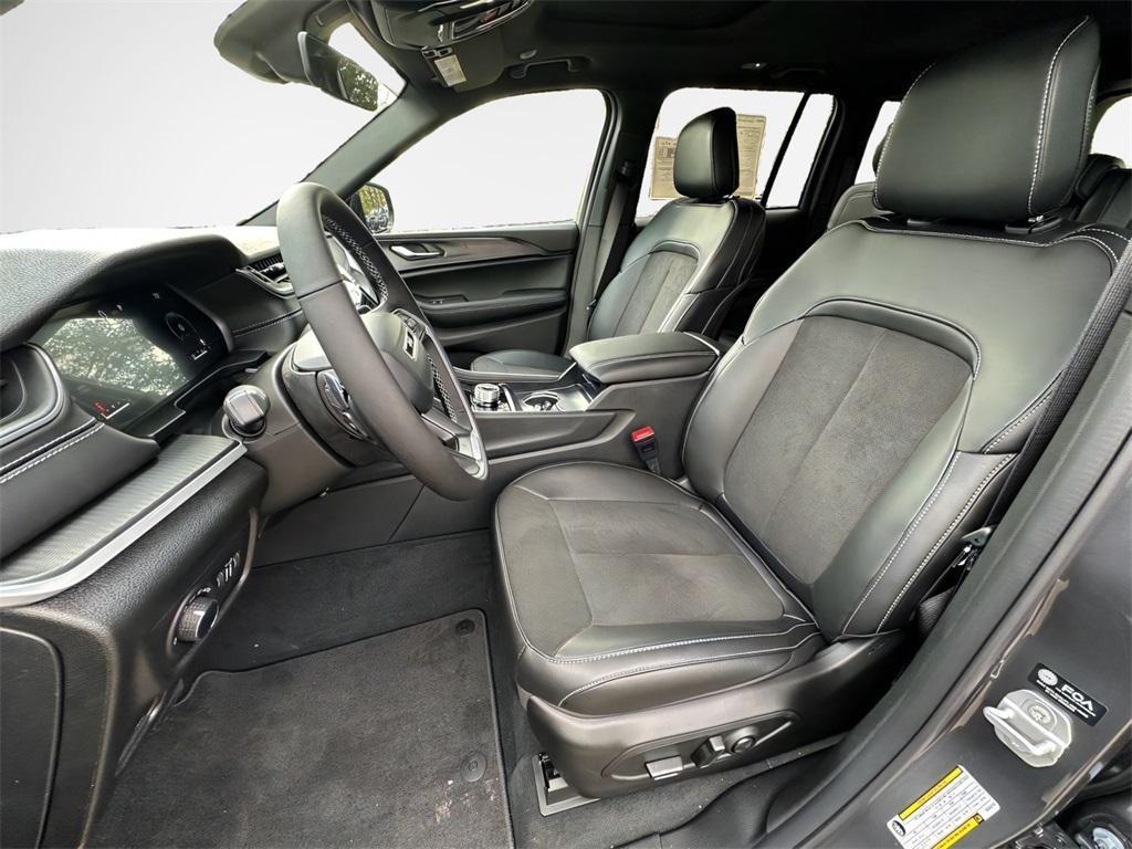 new 2025 Jeep Grand Cherokee car, priced at $40,970