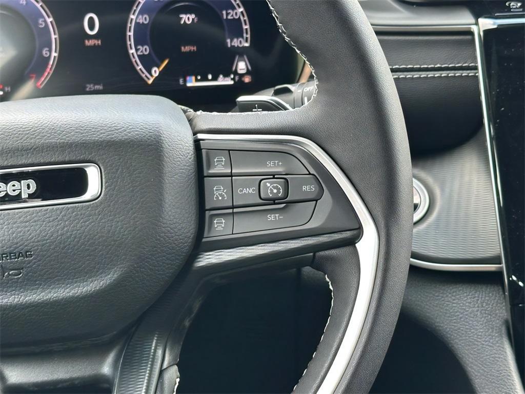 new 2025 Jeep Grand Cherokee car, priced at $40,970