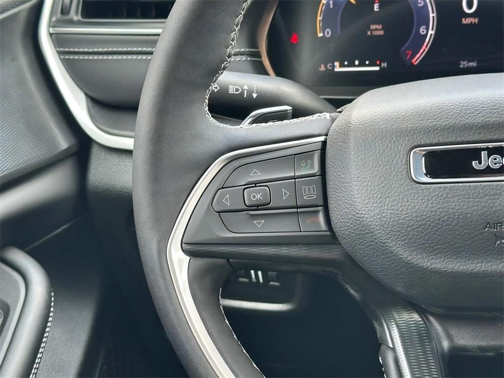 new 2025 Jeep Grand Cherokee car, priced at $40,970