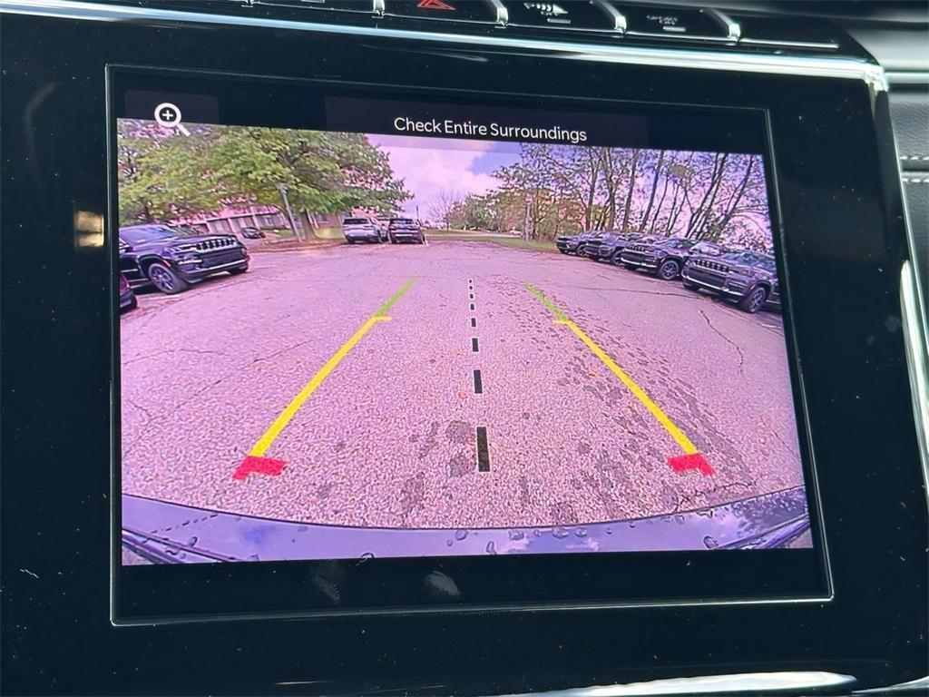 new 2025 Jeep Grand Cherokee car, priced at $40,970