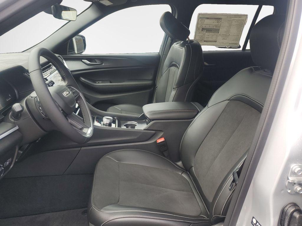 new 2025 Jeep Grand Cherokee car, priced at $39,970