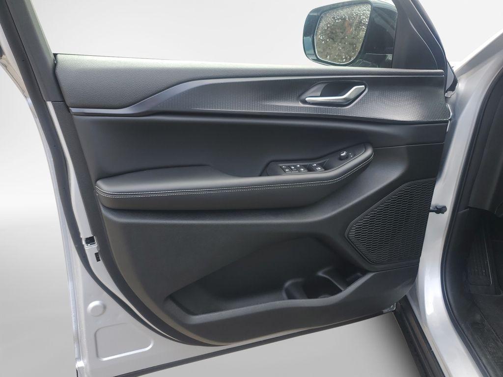 new 2025 Jeep Grand Cherokee car, priced at $39,970