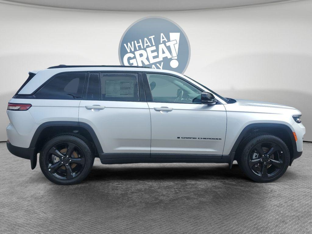 new 2025 Jeep Grand Cherokee car, priced at $39,970