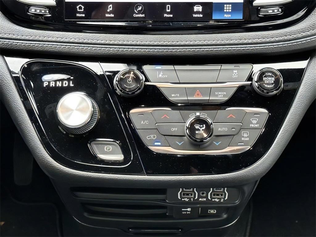 new 2022 Chrysler Pacifica Hybrid car, priced at $39,999