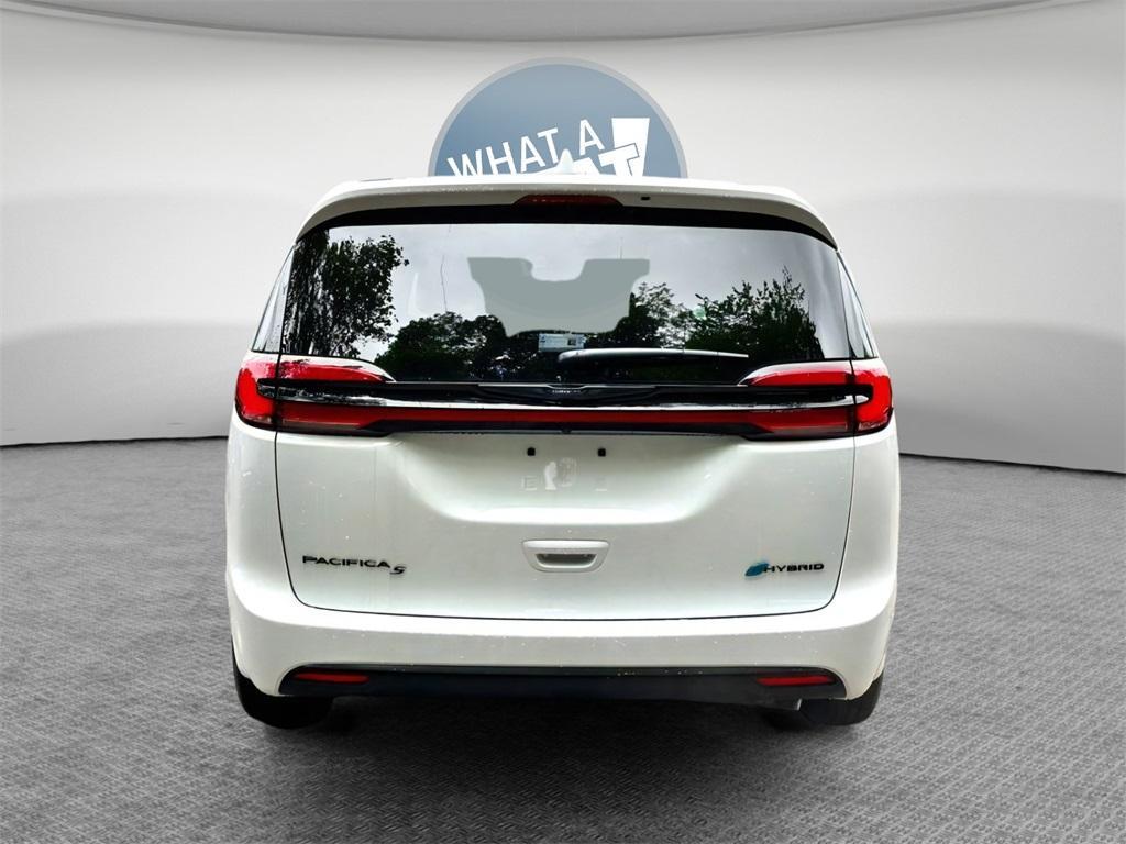 new 2022 Chrysler Pacifica Hybrid car, priced at $39,999