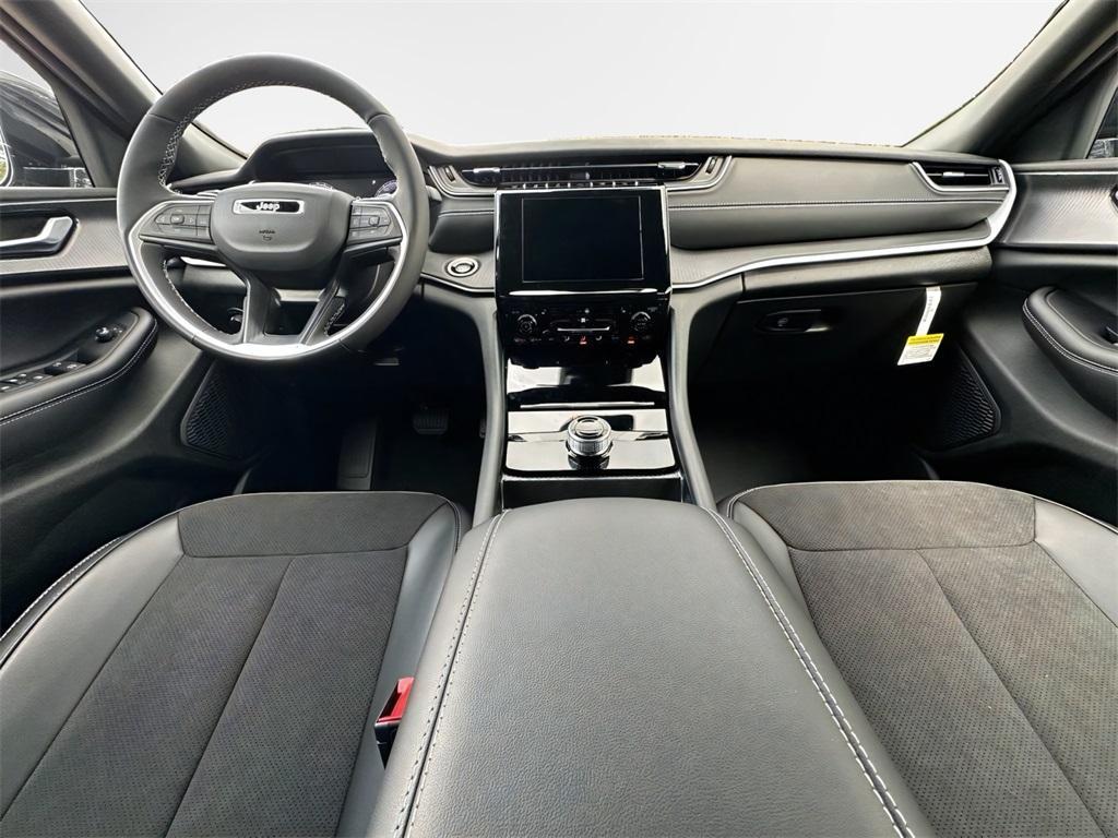 new 2025 Jeep Grand Cherokee L car, priced at $42,297