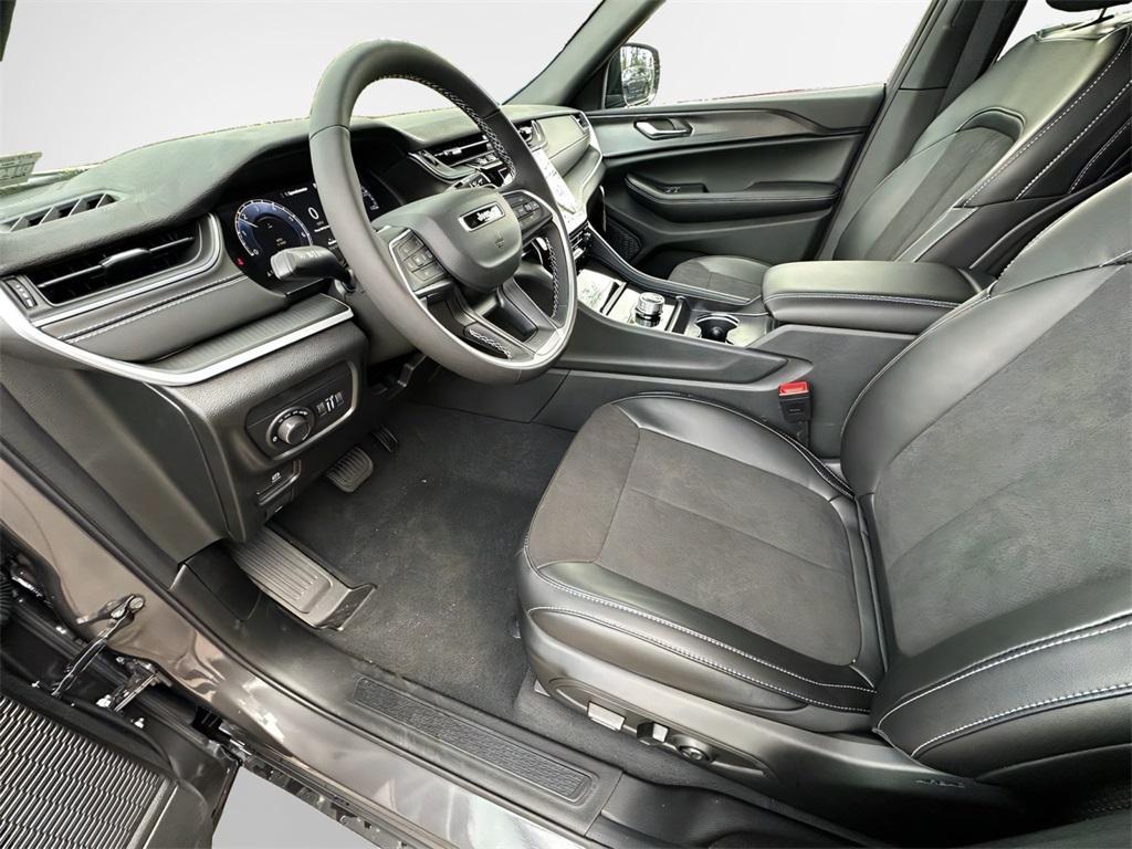 new 2025 Jeep Grand Cherokee L car, priced at $42,297