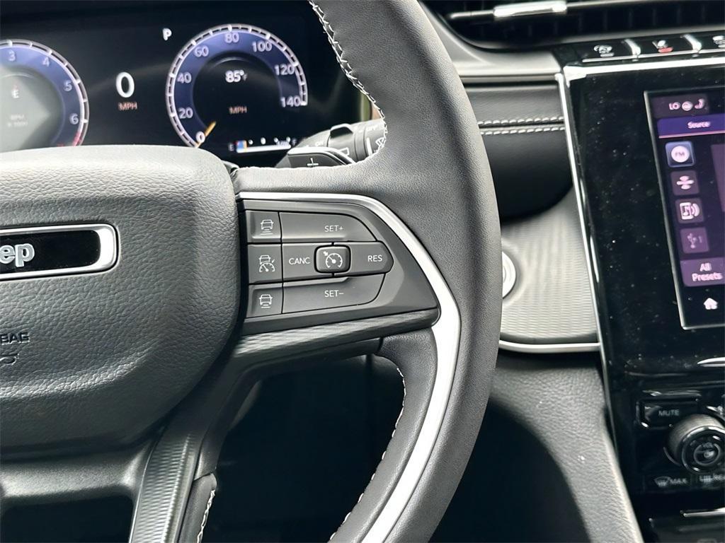 new 2025 Jeep Grand Cherokee car, priced at $40,970