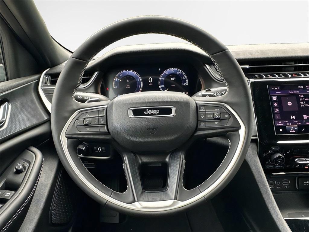 new 2025 Jeep Grand Cherokee car, priced at $40,970