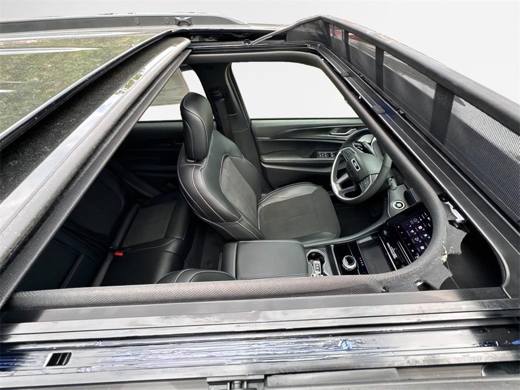 new 2025 Jeep Grand Cherokee car, priced at $40,970