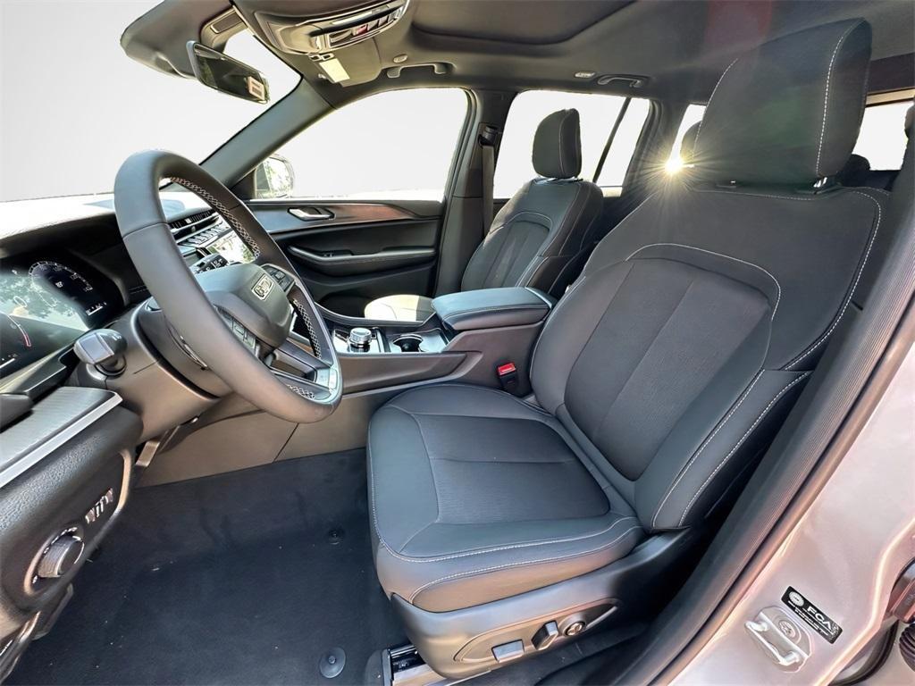 new 2025 Jeep Grand Cherokee car, priced at $36,680