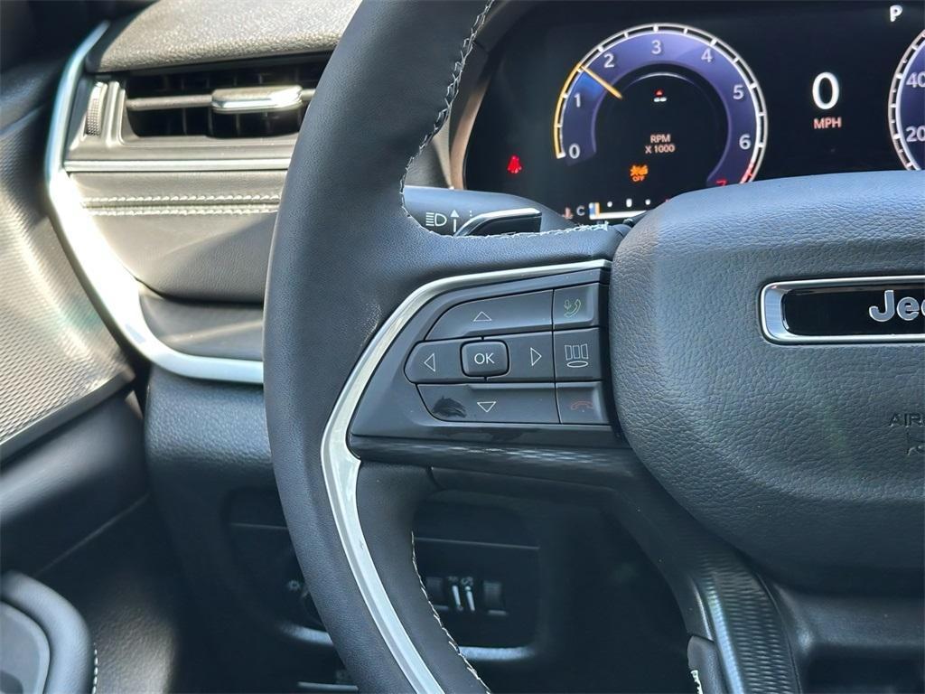 new 2025 Jeep Grand Cherokee car, priced at $36,680