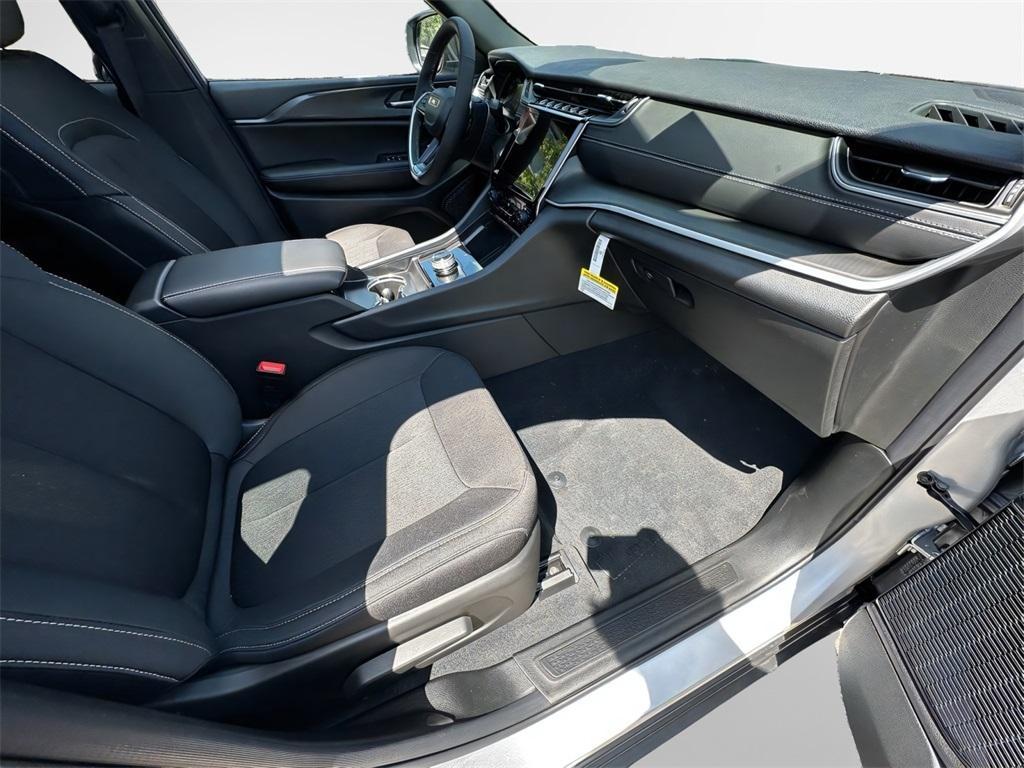 new 2025 Jeep Grand Cherokee car, priced at $36,680