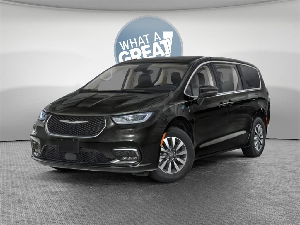 new 2024 Chrysler Pacifica Hybrid car