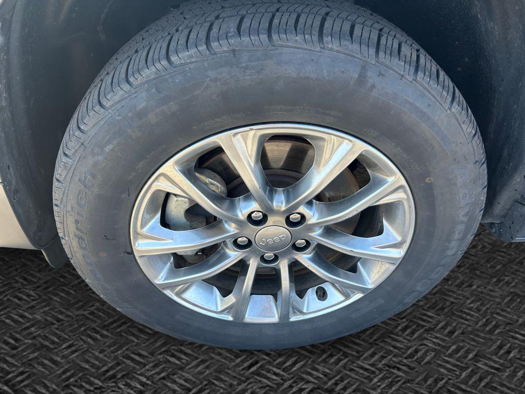 used 2021 Jeep Cherokee car, priced at $18,989