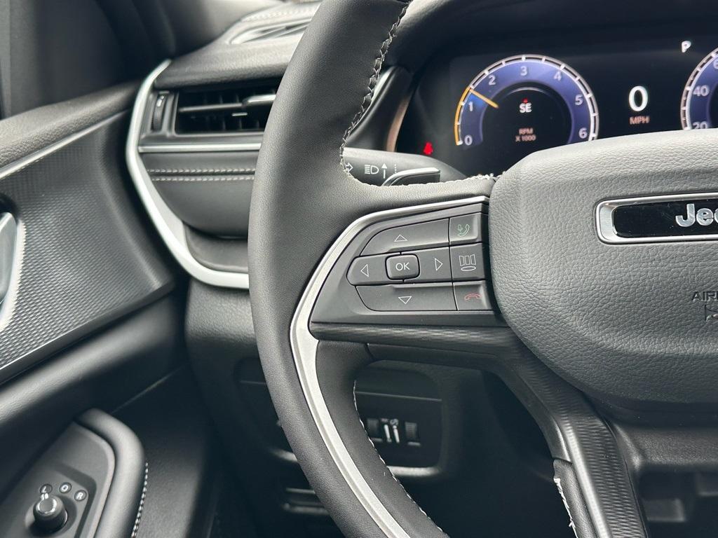 new 2025 Jeep Grand Cherokee car, priced at $38,652