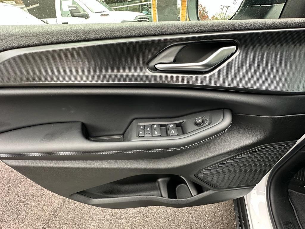 new 2025 Jeep Grand Cherokee car, priced at $38,652