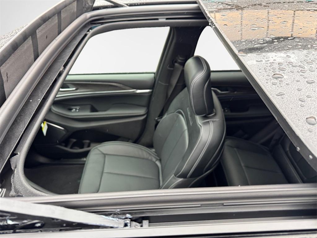 new 2025 Jeep Grand Cherokee car, priced at $55,364