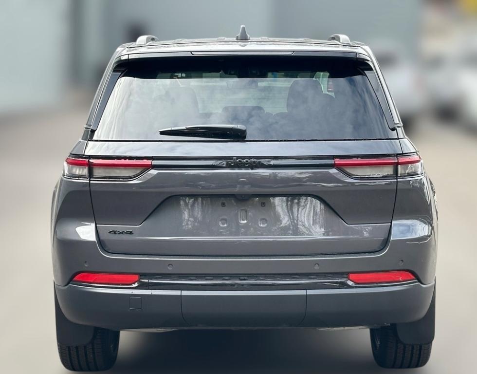 new 2025 Jeep Grand Cherokee car, priced at $40,970