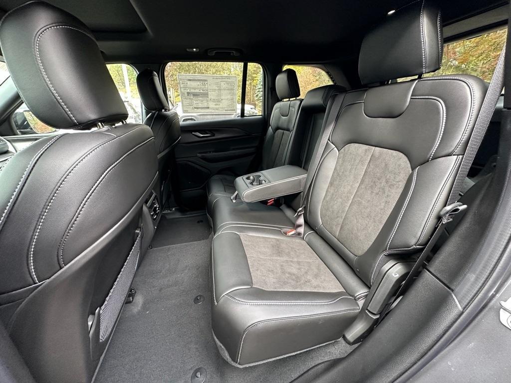 new 2025 Jeep Grand Cherokee car, priced at $40,970