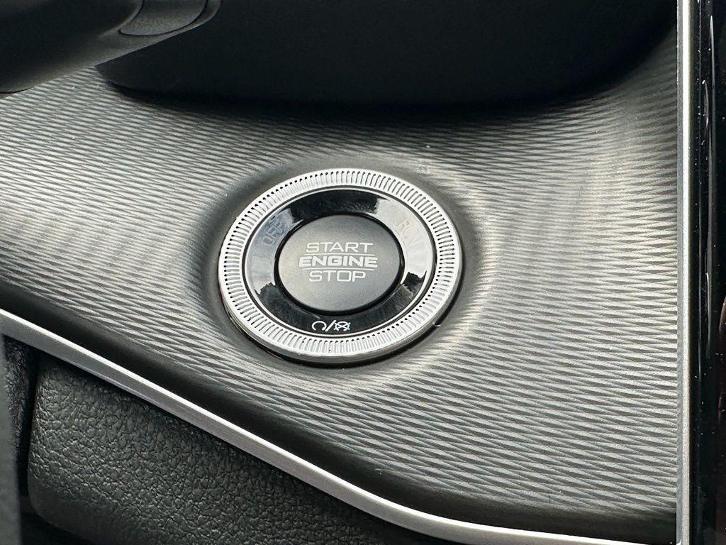 new 2025 Jeep Grand Cherokee car, priced at $39,970