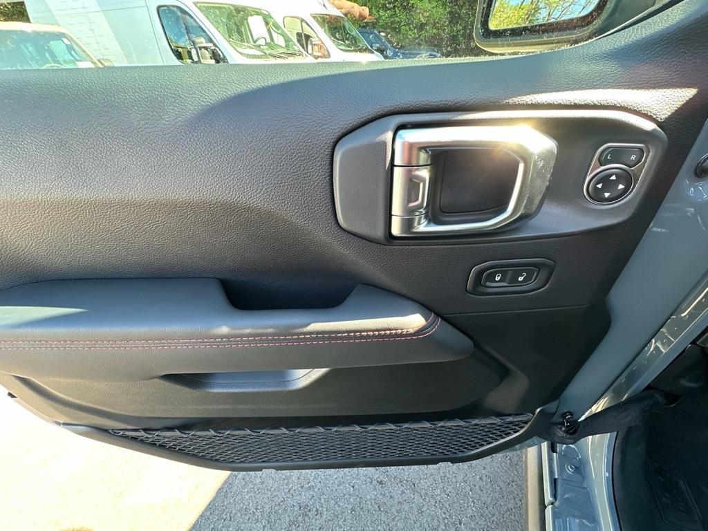 new 2025 Jeep Gladiator car, priced at $53,799