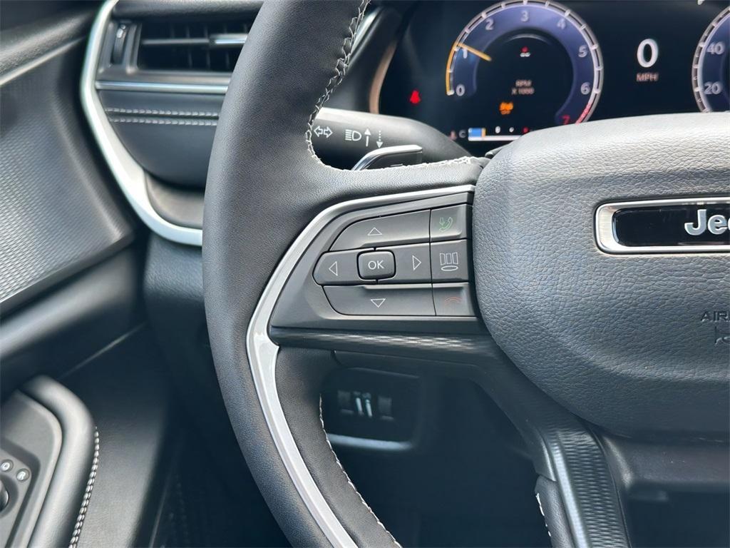 new 2025 Jeep Grand Cherokee L car, priced at $39,165