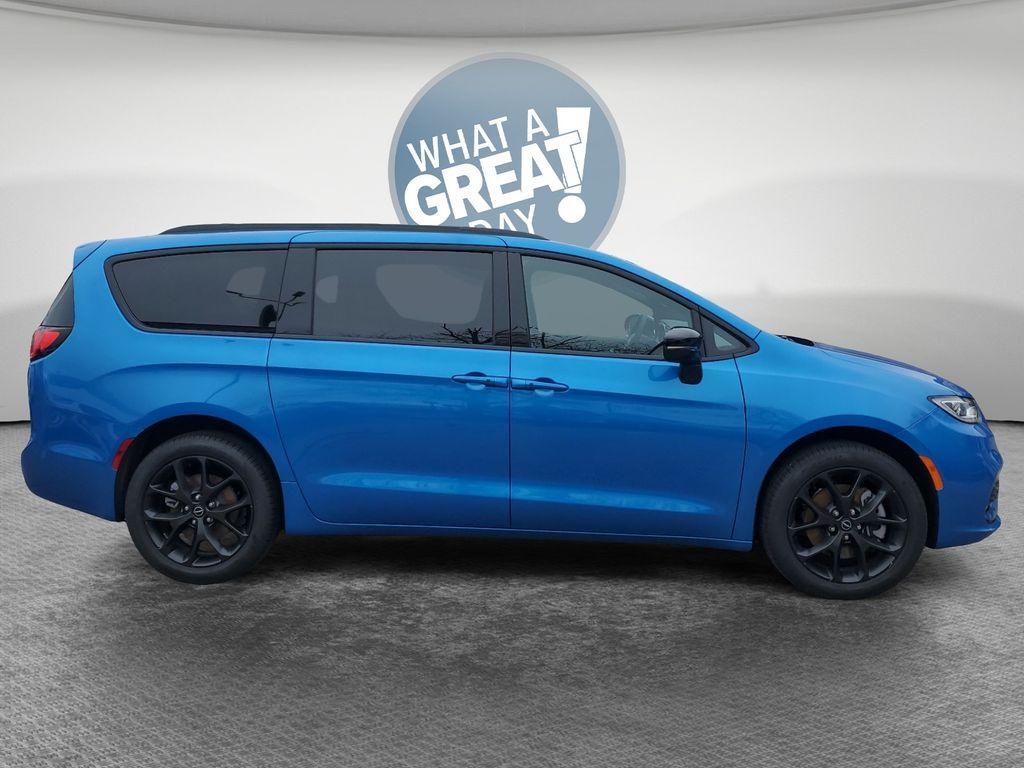 new 2026 Chrysler Pacifica car, priced at $48,527