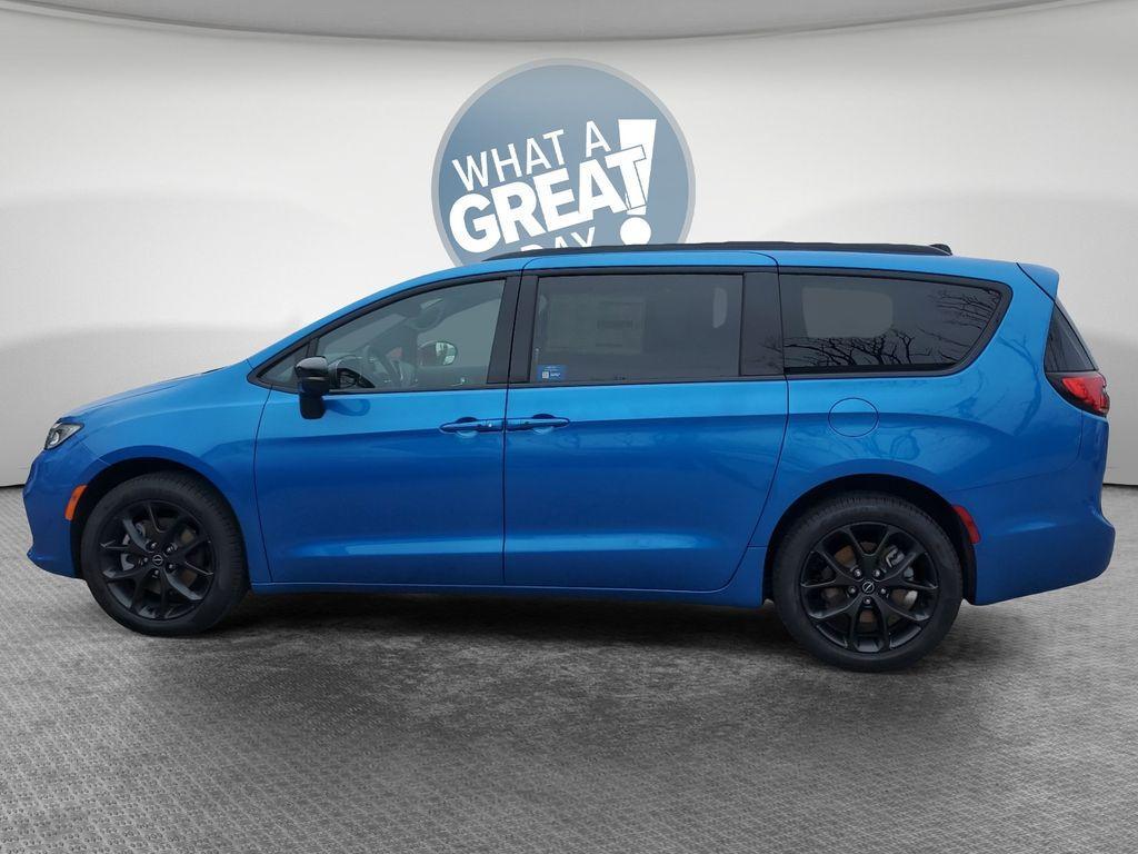 new 2026 Chrysler Pacifica car, priced at $48,527