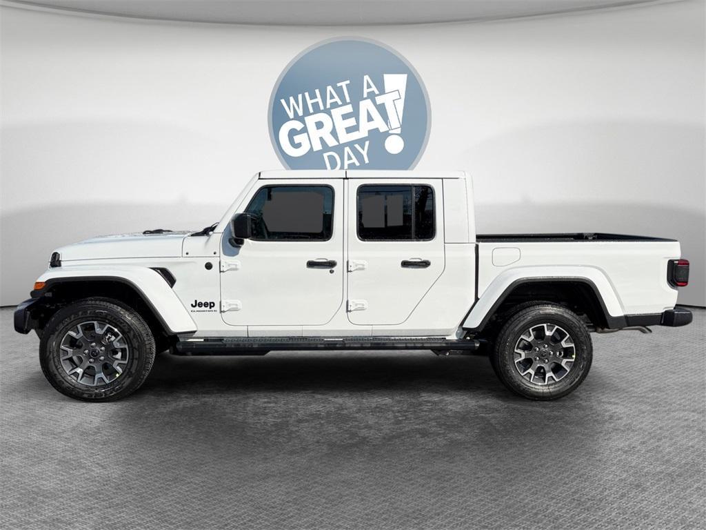 new 2026 Jeep Gladiator car, priced at $53,385