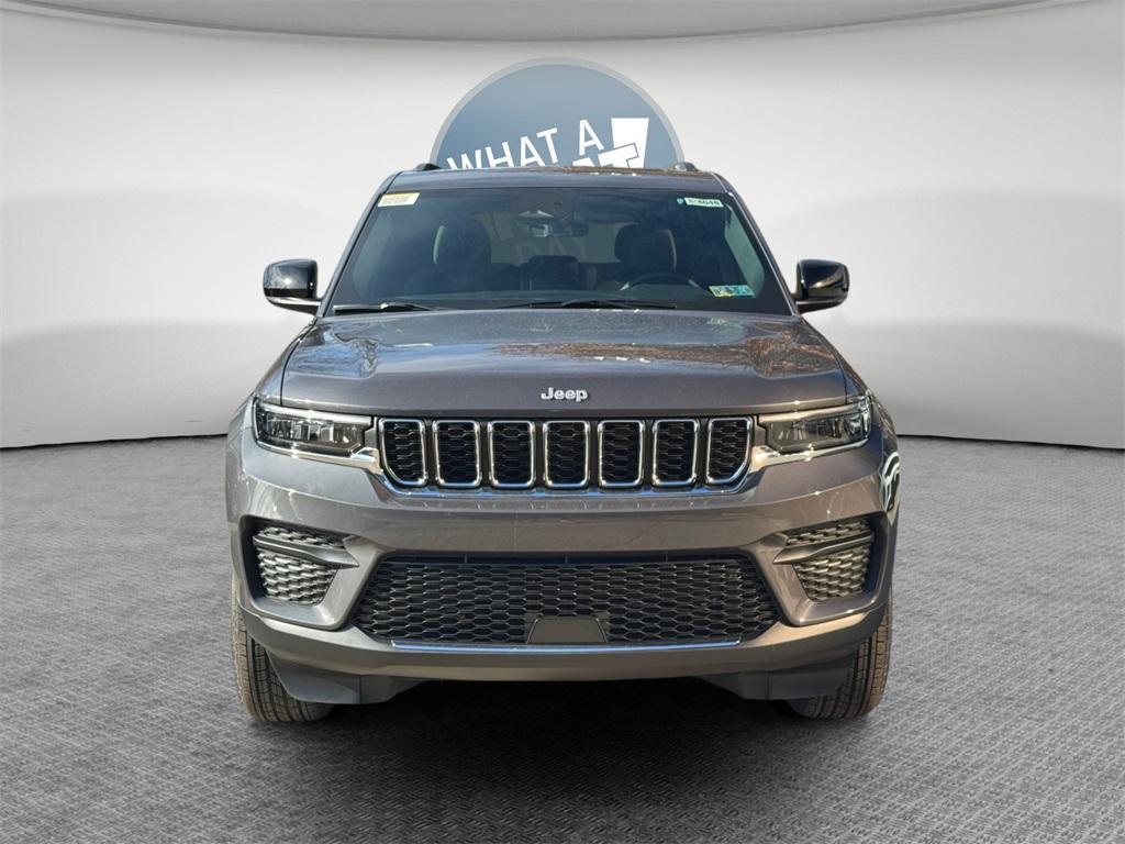 new 2025 Jeep Grand Cherokee car, priced at $38,805