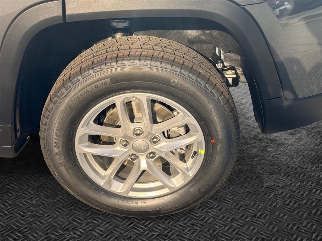 new 2025 Jeep Grand Cherokee car, priced at $38,805