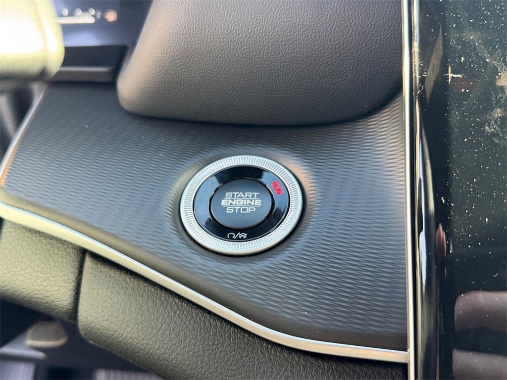 new 2025 Jeep Grand Cherokee car, priced at $38,805