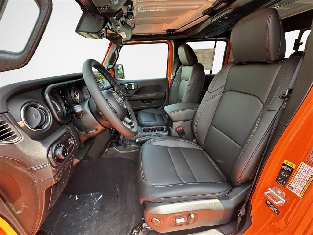 new 2025 Jeep Gladiator car, priced at $41,297